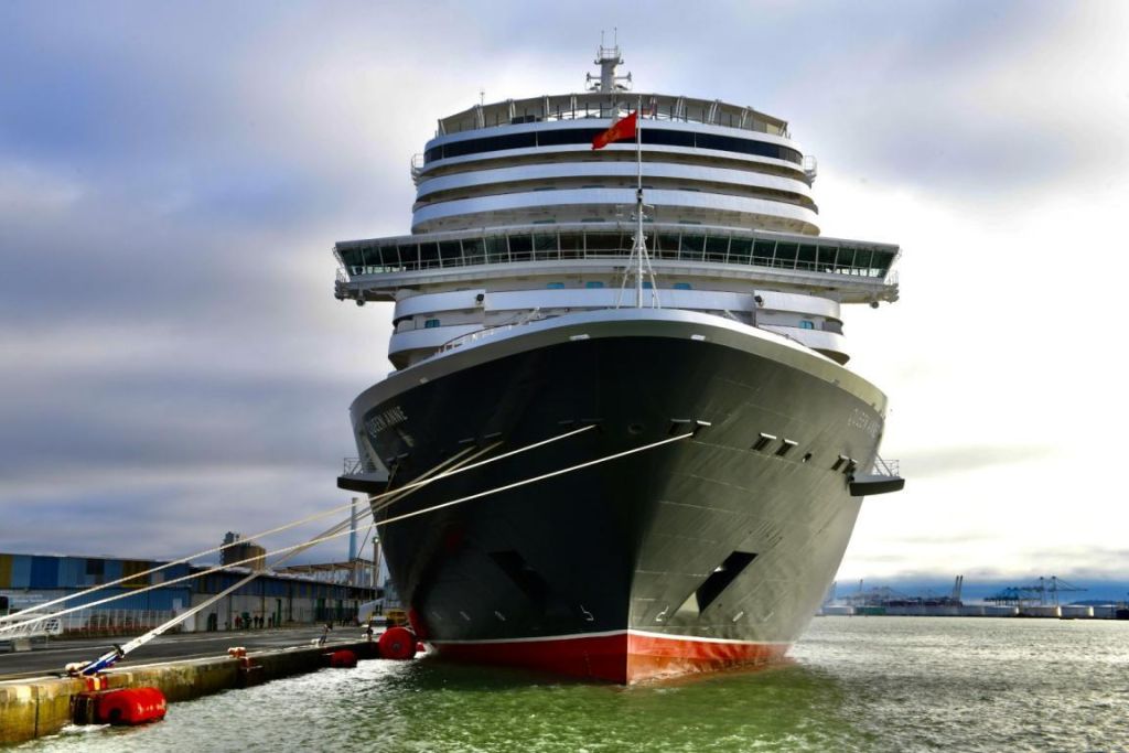 Croisière : escale inaugurale du Queen Anne